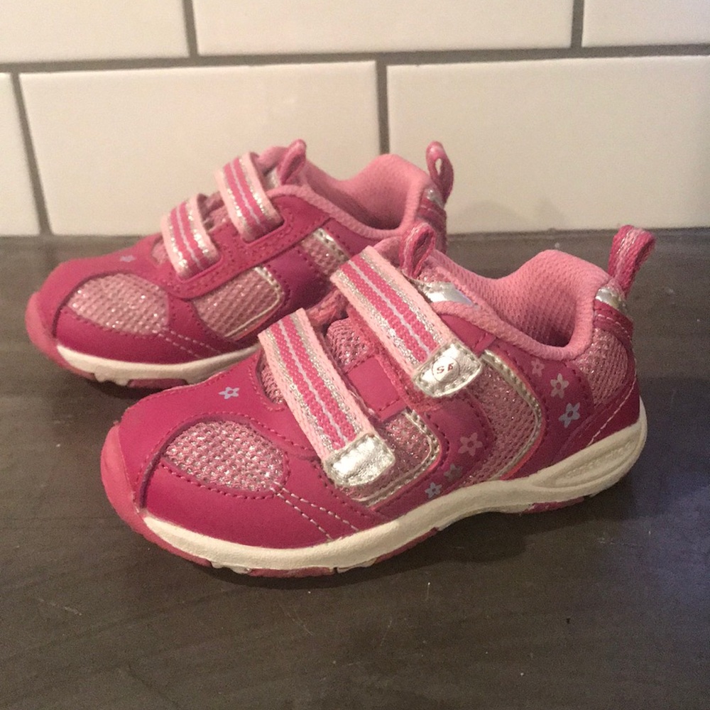 Pink stride rite tennis shoes